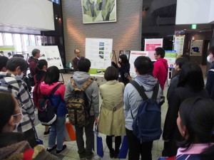 佐藤先生と川田先生による学科説明