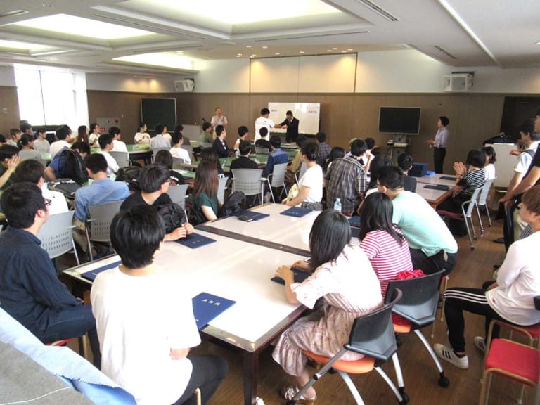 経営学科・商学科合同で「学業優秀賞授与式」を開催しました | 経営学部 経営学科 | 大阪産業大学