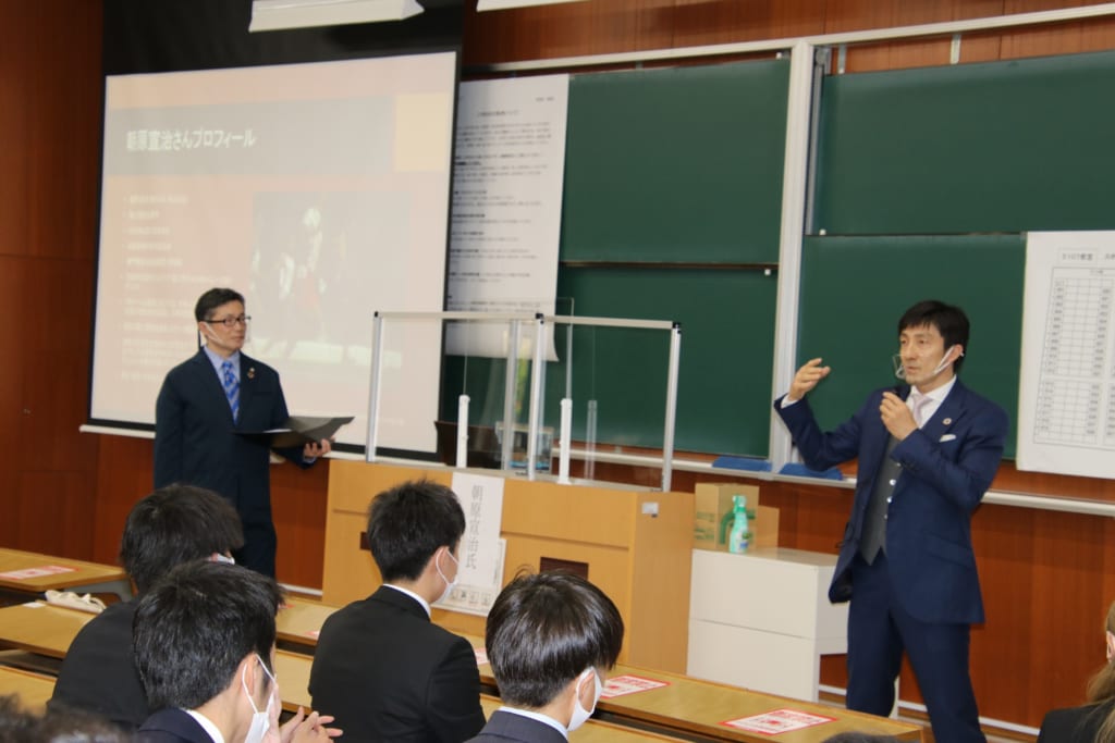 陸上元日本代表の朝原宣治さん:トークセッション | 経営学部 商学科 | 大阪産業大学
