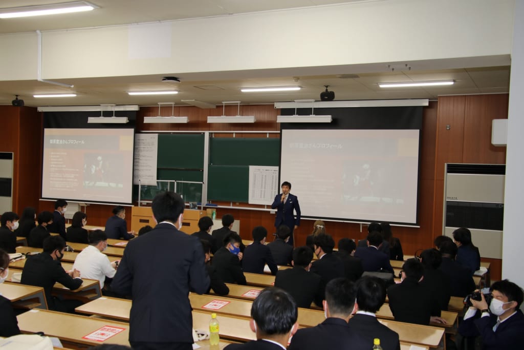 陸上元日本代表の朝原宣治さん:トークセッション | 経営学部 商学科 | 大阪産業大学