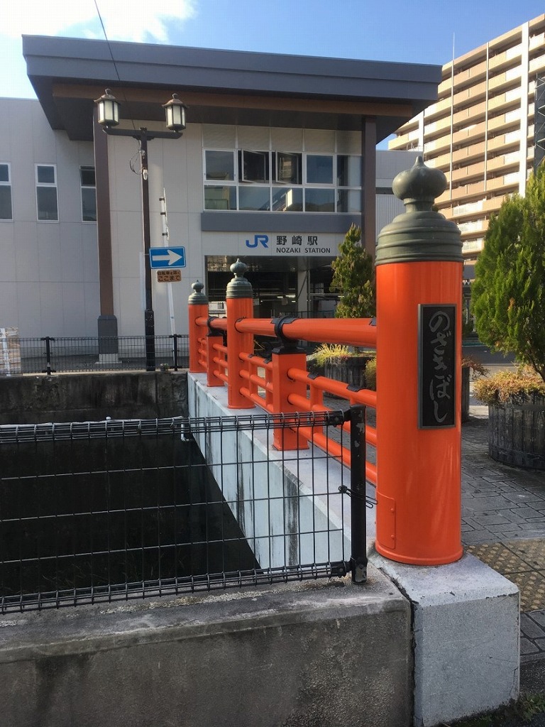 駅舎の高架工事が終了したJR野崎駅