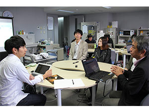 高橋・山田研究室取材の様子