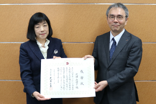 花田眞理子教授授与の様子