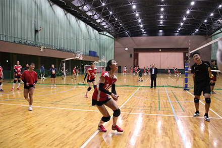 上海外国語大学女子バレーボール部スポーツ交流